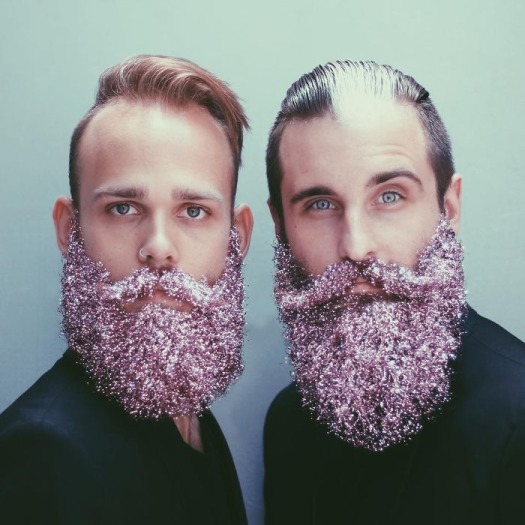 Men Are Covering Their Beards In Glitter Just In Time For The Holidays (17 Pics)