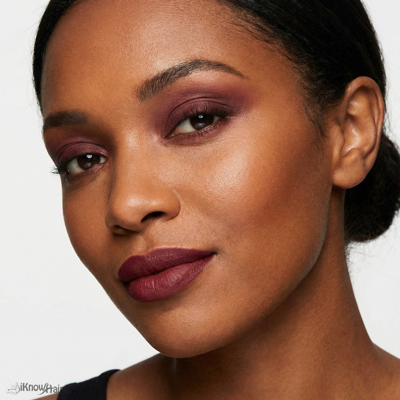 Burgundy monochromatic Valentine makeup 2026