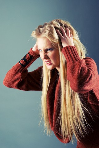 Causes of Dandruff and Treatment